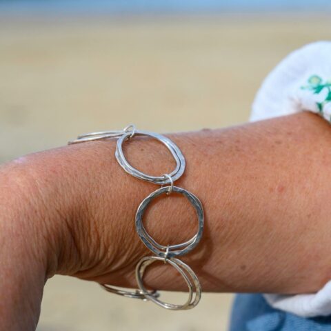 Ripples hammered silver circles interconnecting bracelet